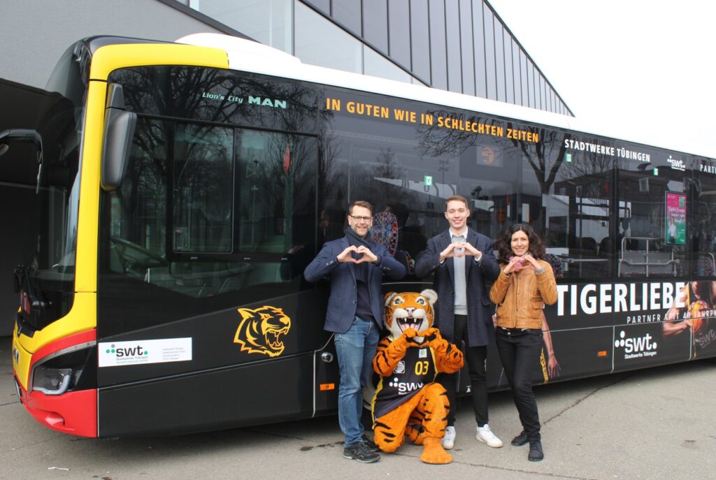 Buswerbung für Sponsoring-Partner Tübinger Tigers