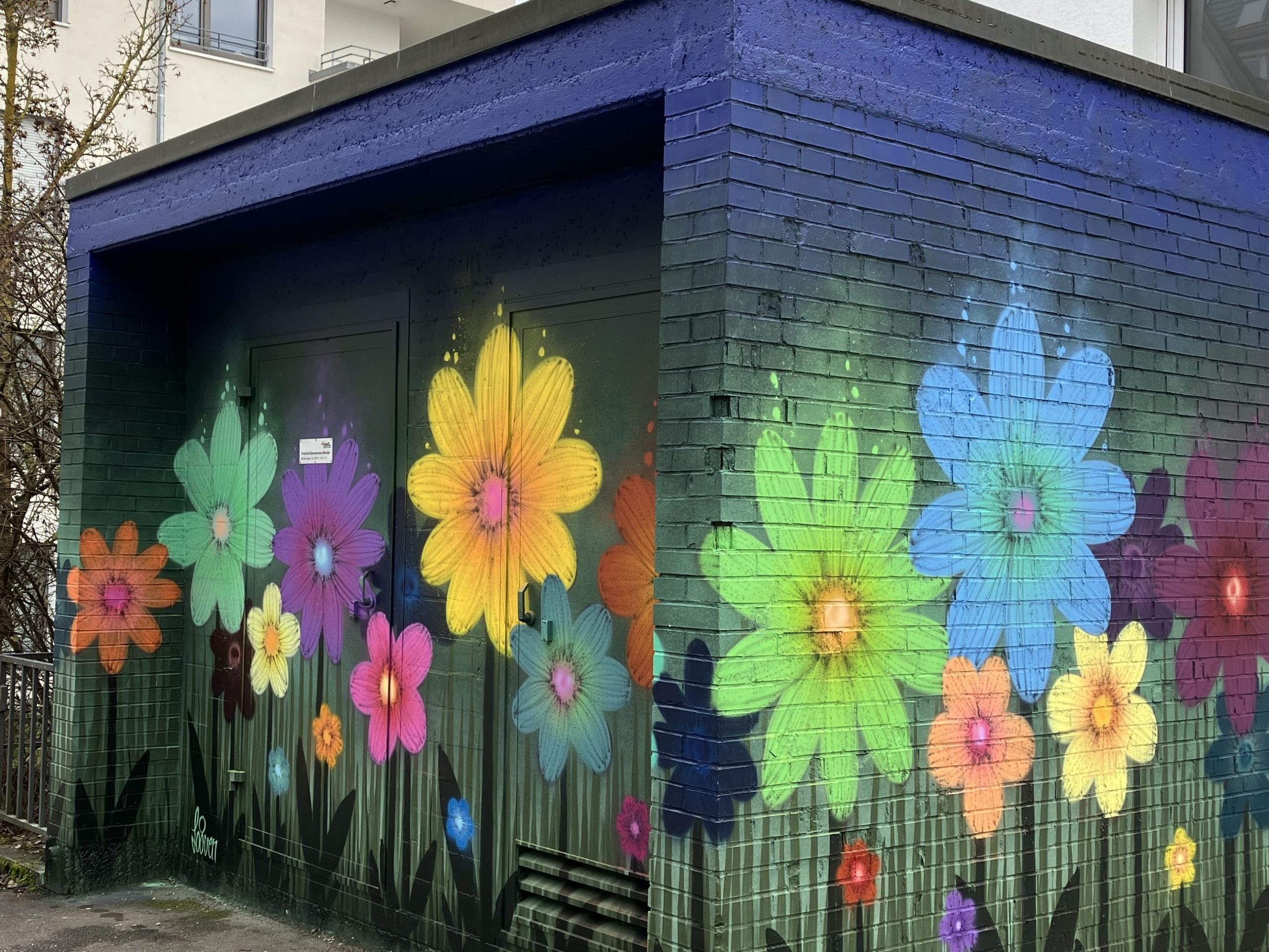 Graffiti bunte Blumenwiese