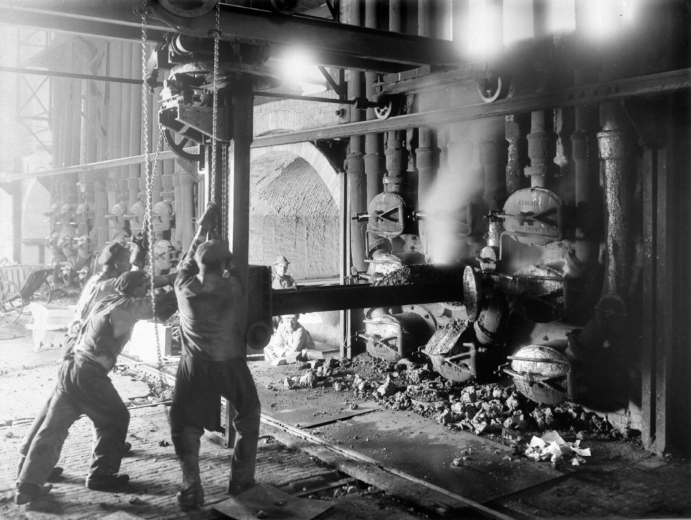 Arbeiter im Tübinger Gaswerk Ende der 1920er-Jahre