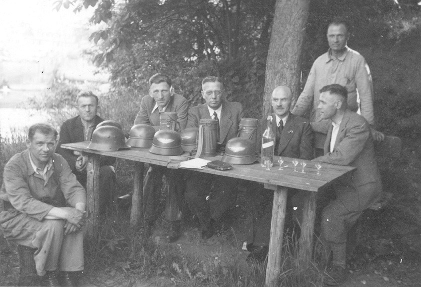 Vorbereitung für den Krieg: Werkschutzgruppe der Stadtwerke nach einer Übung am Neckar