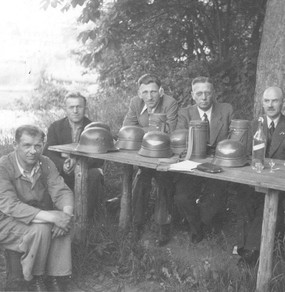 Der Werkschutz der Stadtwerke 1933 nach einer Übung beim Neckarwerk