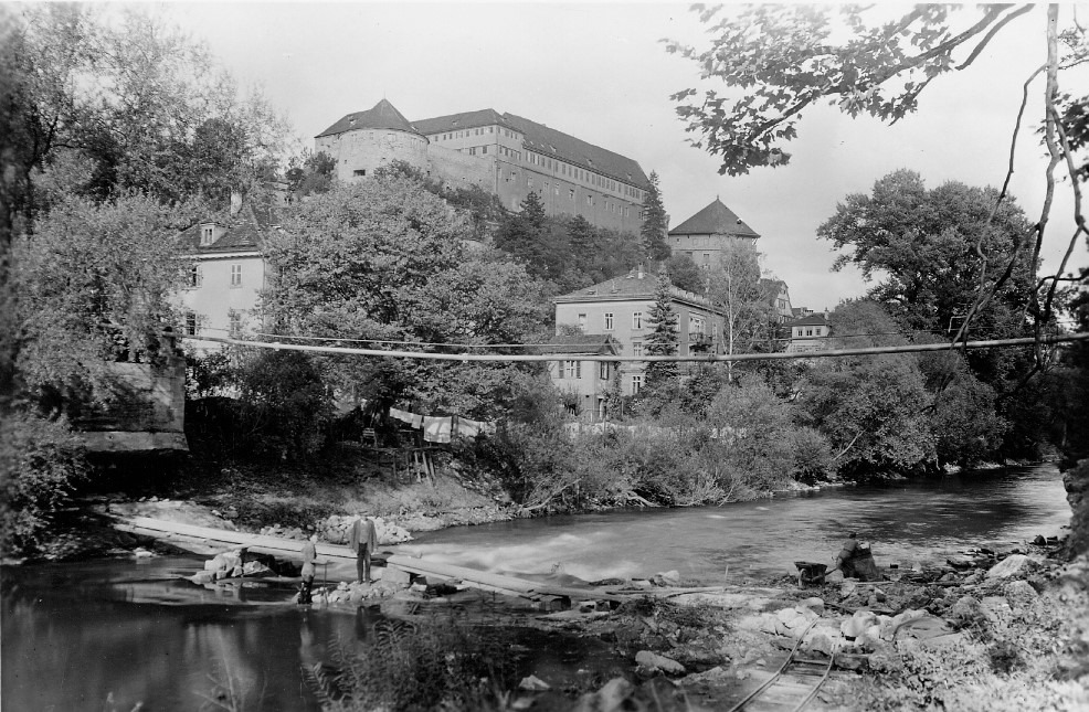 Notwasserleitung über den Neckar 1945