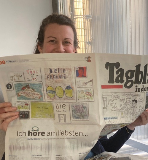 Kathi liest Zeitung