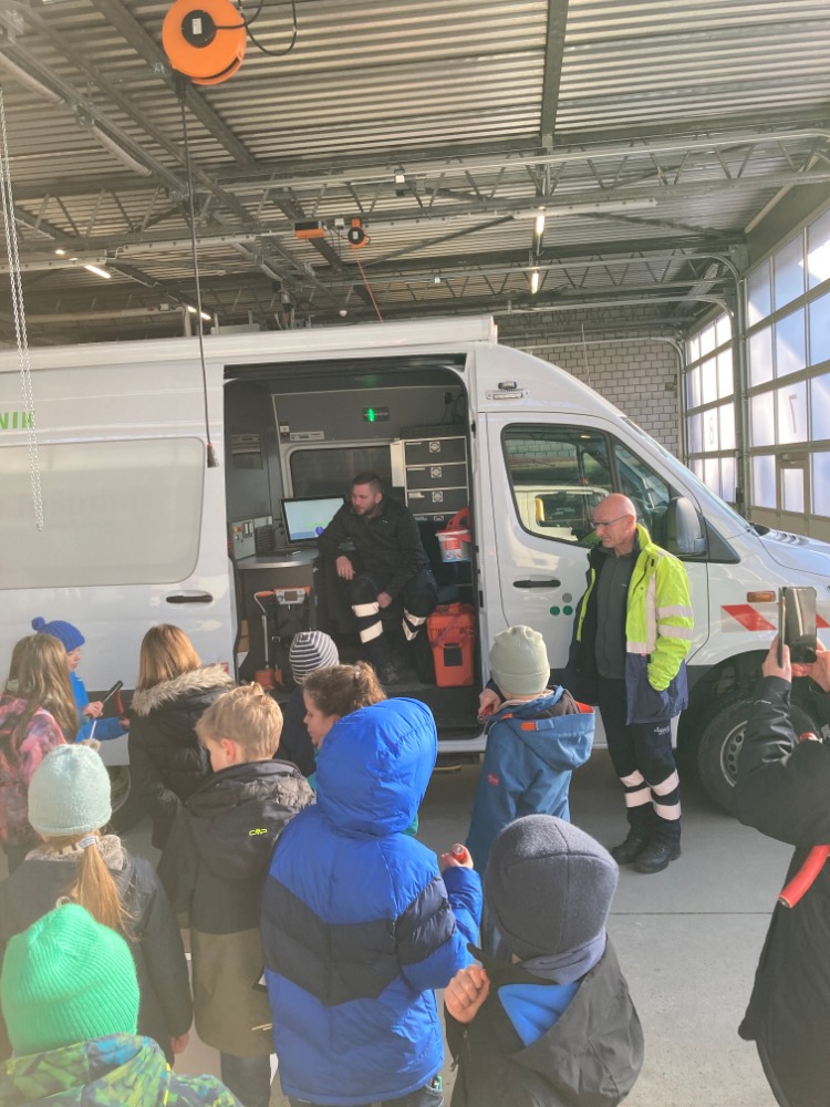 ZiSch-Besichtigung zum Thema Strom auf dem swt-Gelände: