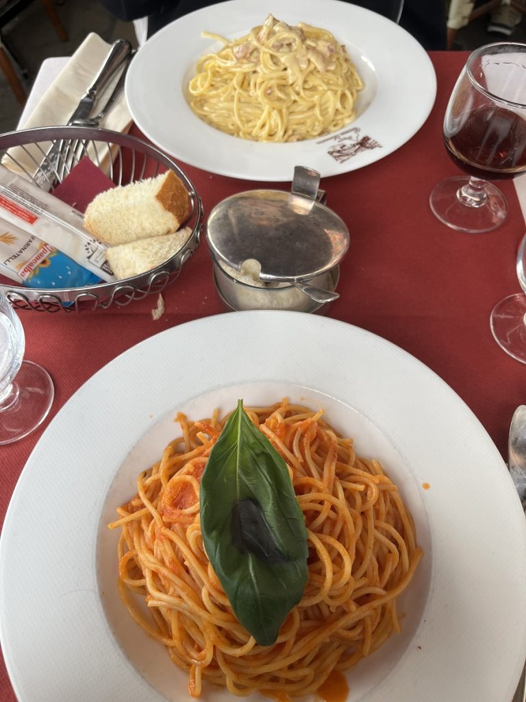 Abendessen mit den Erasmus-Azubis: in Vicenza Pasta und Pizza