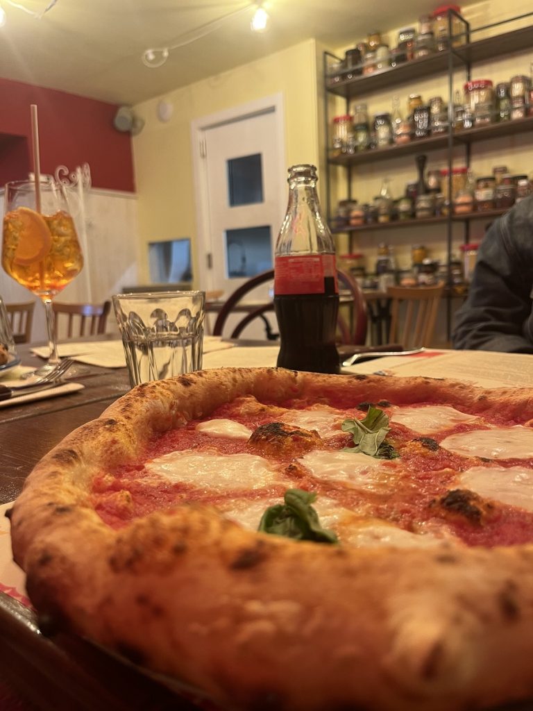 Abendessen mit den Erasmus-Azubis: in Vicenza Pasta und Pizza